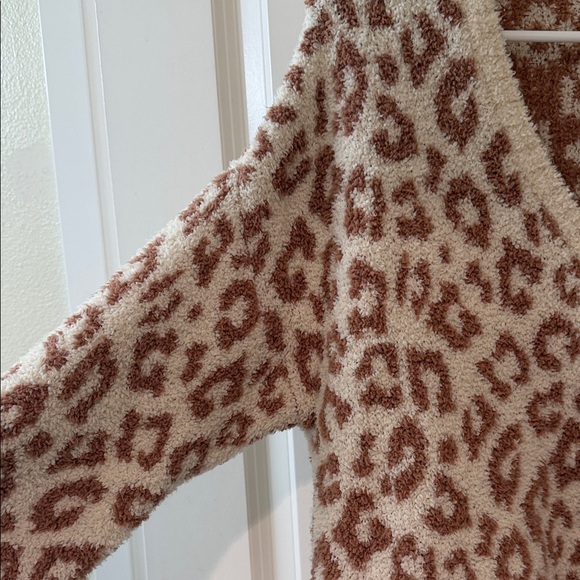 UGG Women's V-Neck Leopard Sweater in Cream and Brown - Picture 4 of 8